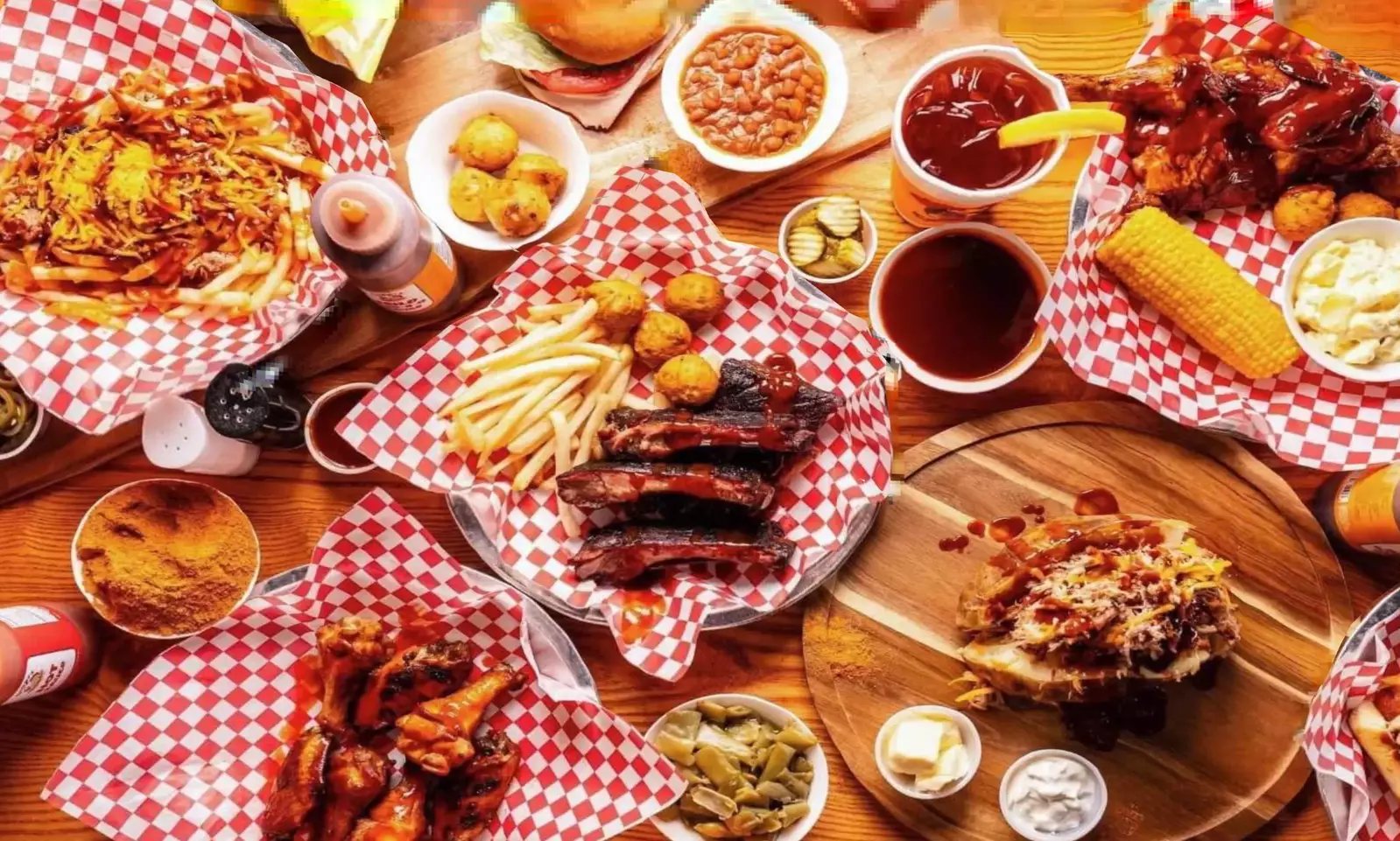 platters of bbq at buddy's in sevierville