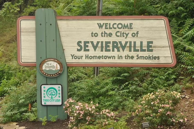 welcome to sevierville sign